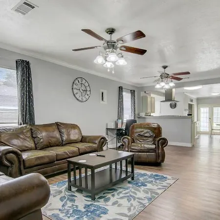 Spacious 3 Bedroom Home With Fenced Yard
